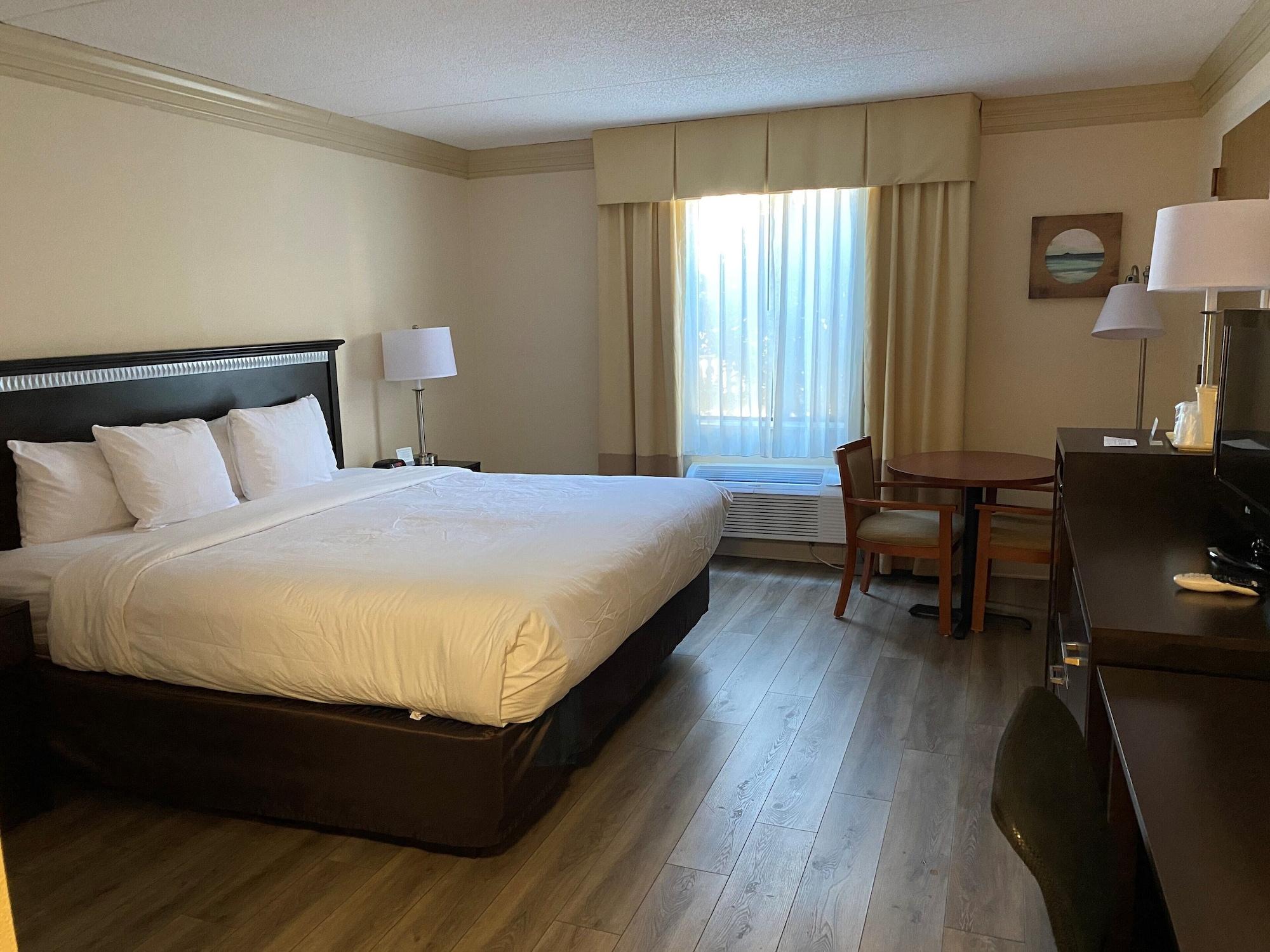 Clarion & Conference Center 3*