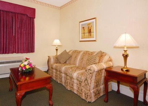 Clarion & Conference Center Hotel 3*