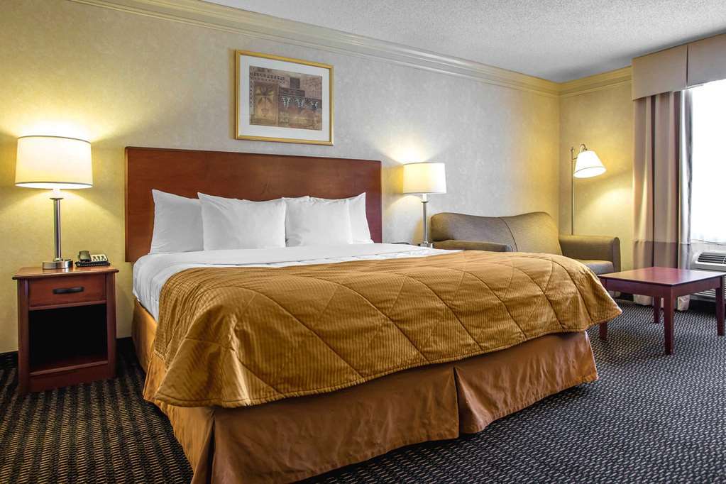 Clarion & Conference Center 3*