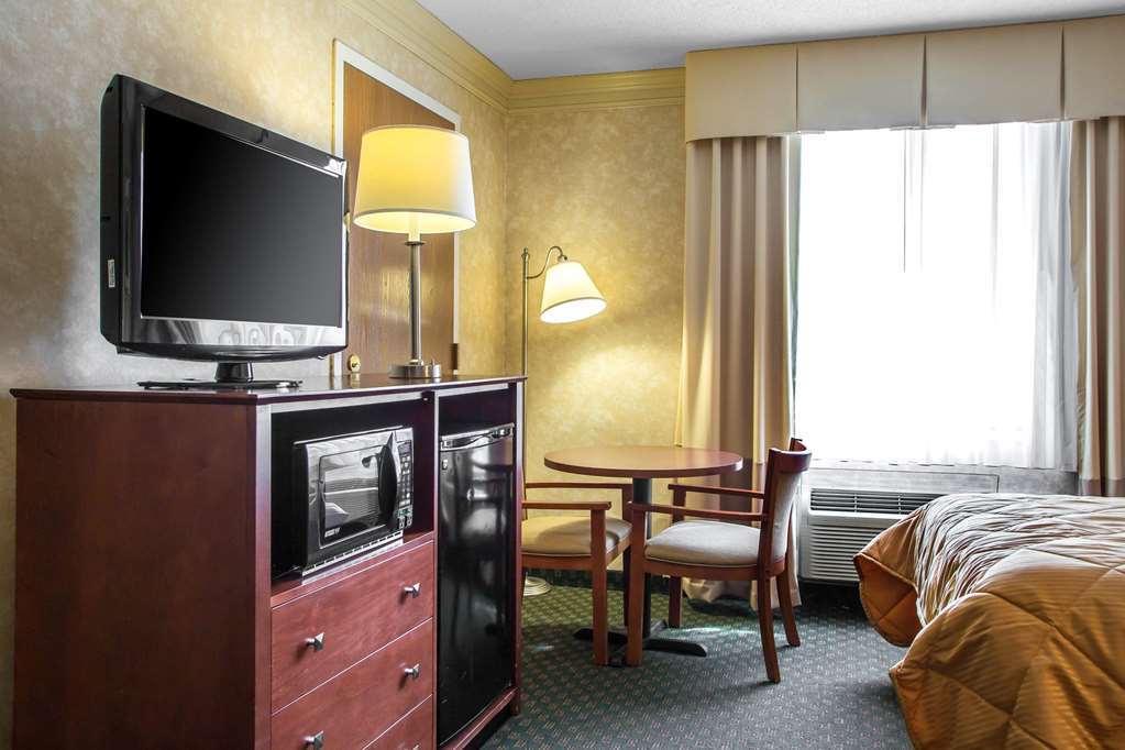 Clarion & Conference Center Hotel 3*